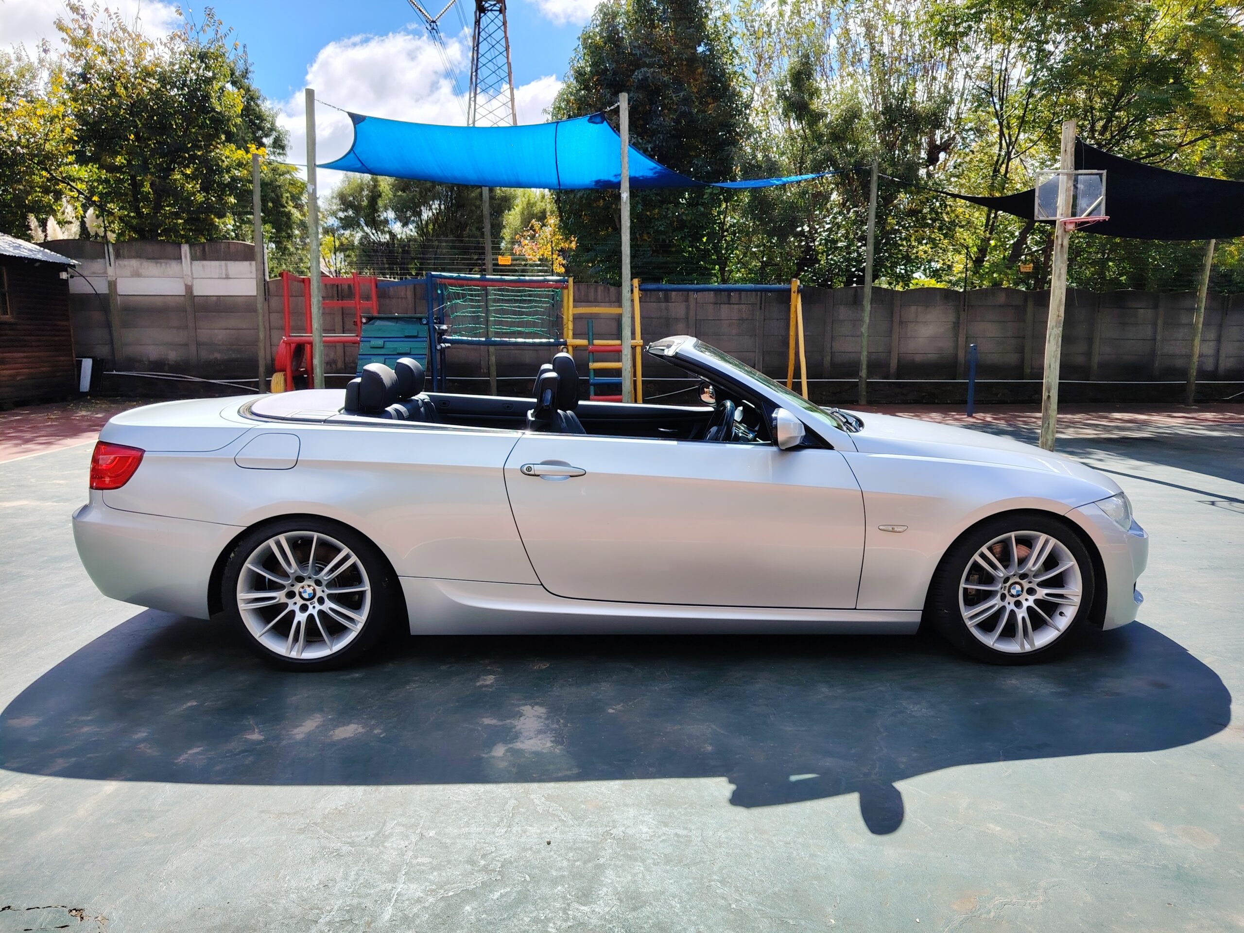 
								2011 BMW 335i Convertible MSport Automatic full									