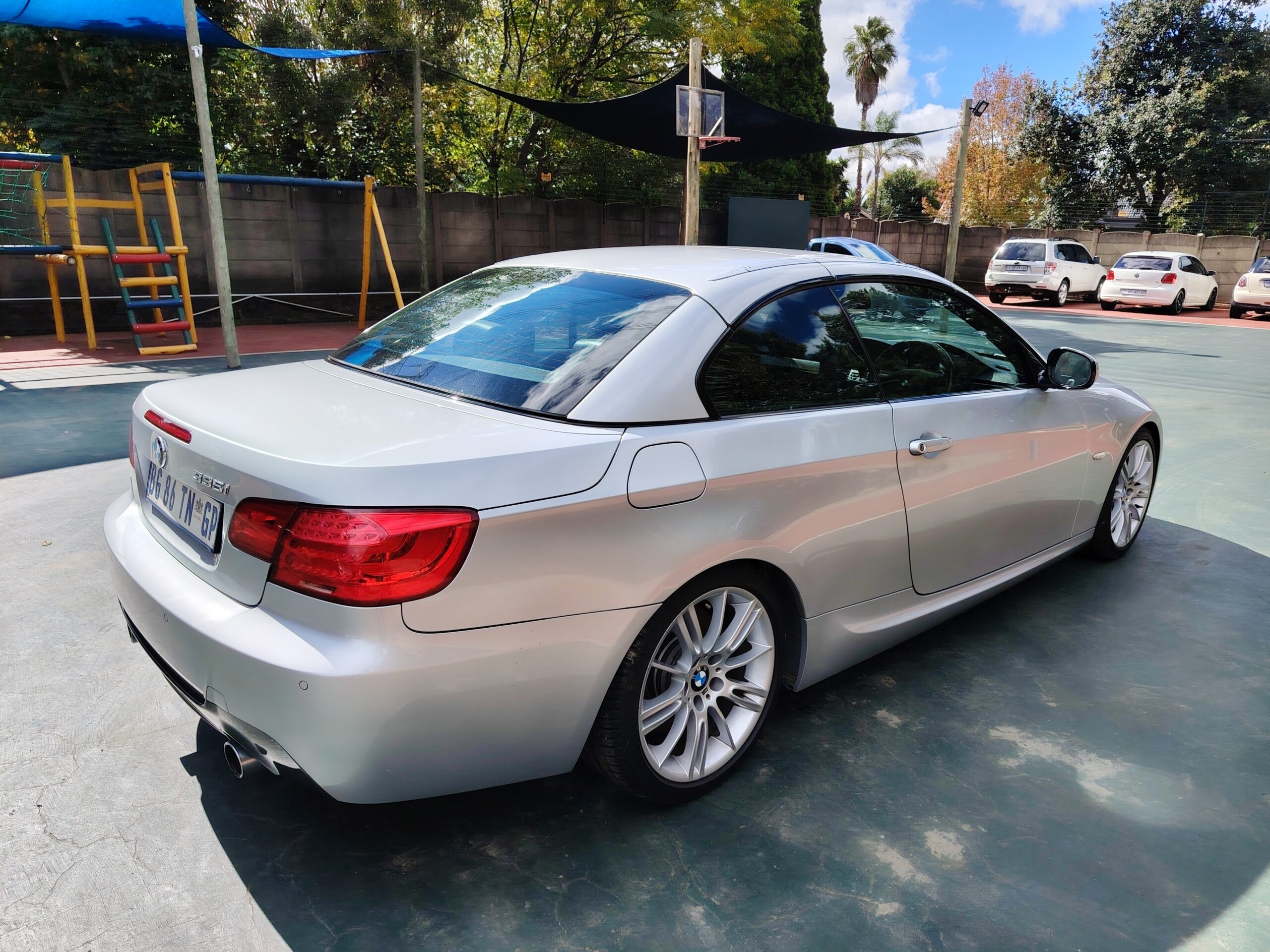
								2011 BMW 335i Convertible MSport Automatic full									